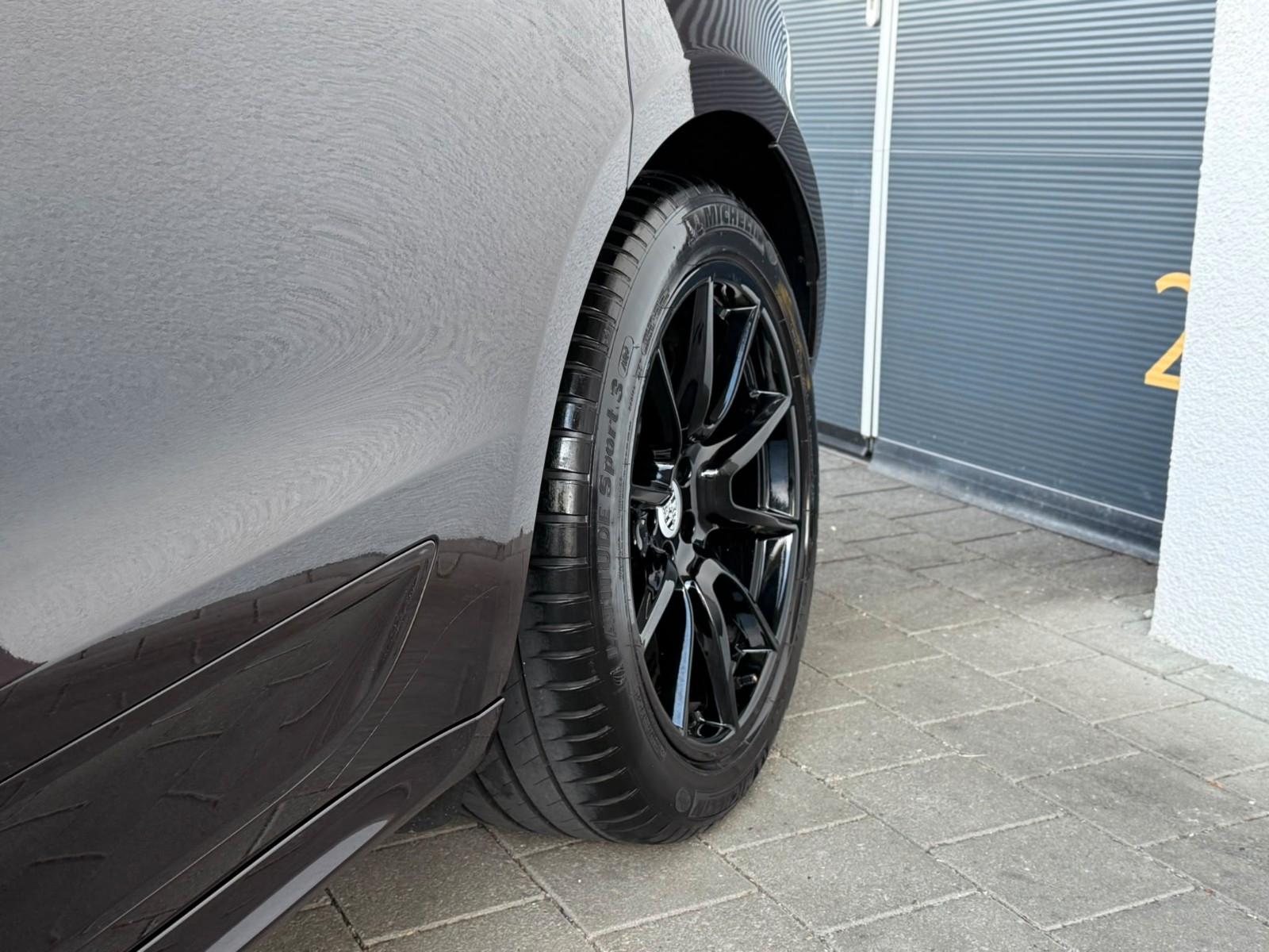 PORSCHE MACAN TURBO