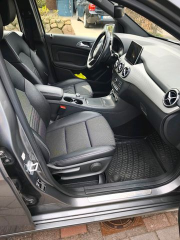 MERCEDES-BENZ B 220