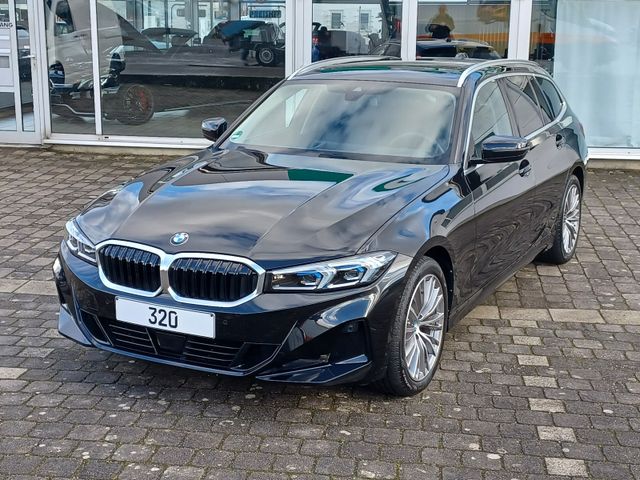 BMW 320d Touring xDrive ACC HUD Matrix Pano AHK Sthz