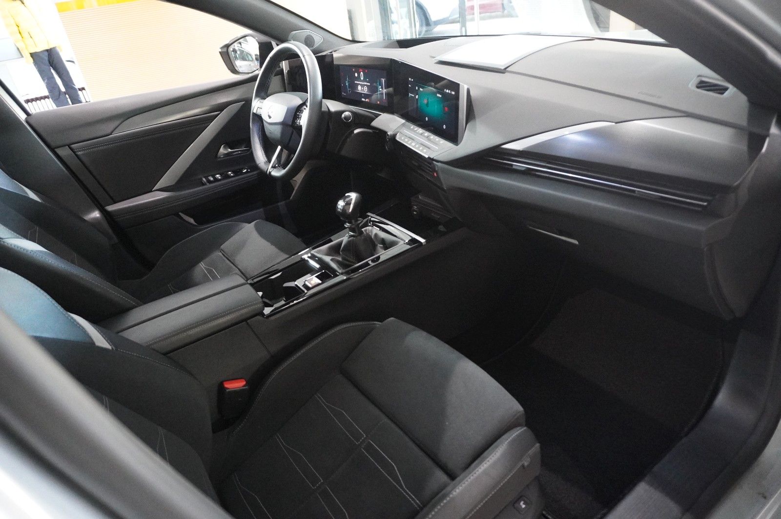 Fahrzeugabbildung Opel Astra L ST 1.2T GS SPORT NAVI/LED/360°/PANO/HUD