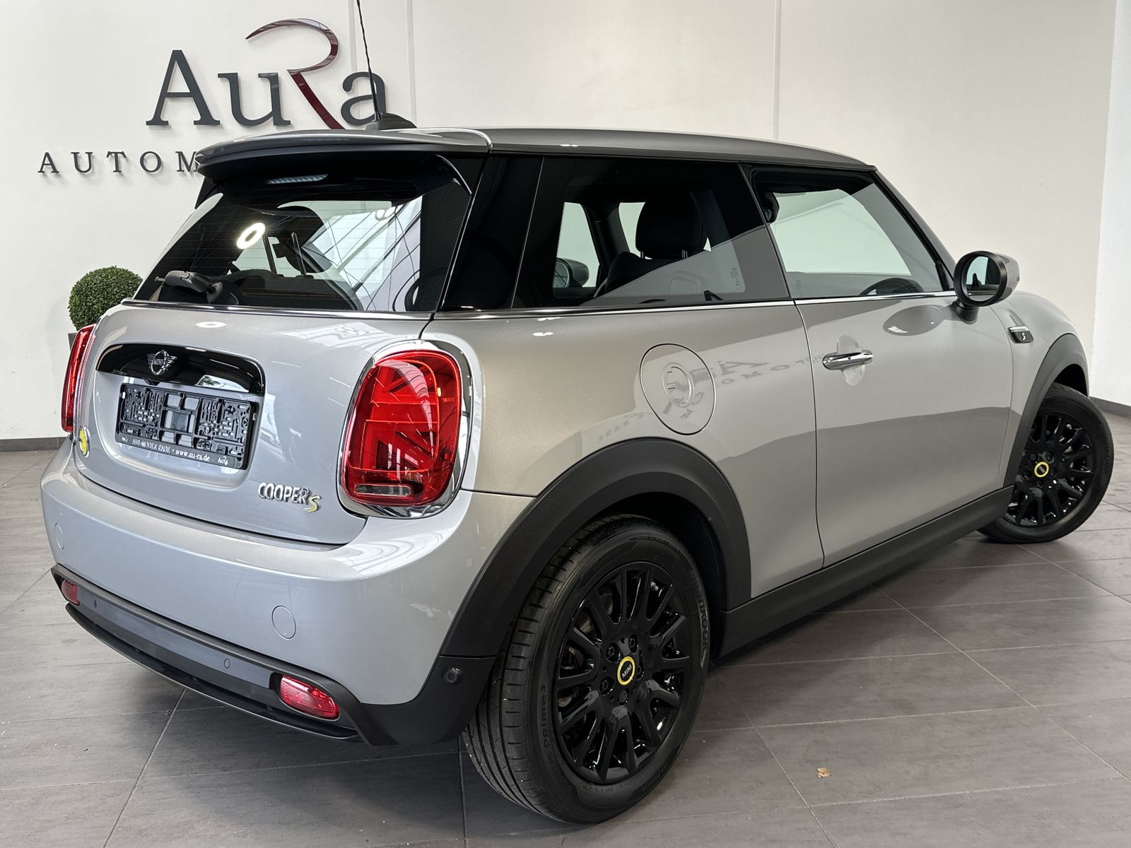 Fahrzeugabbildung MINI Cooper SE Classic-Trim NAV+LED+RÜCKFAHRKAMERA+SH