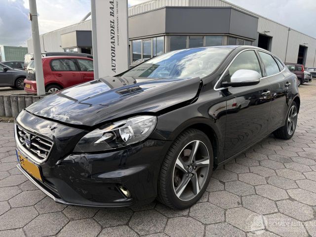 Volvo V-40 1.6 T3 R-Design