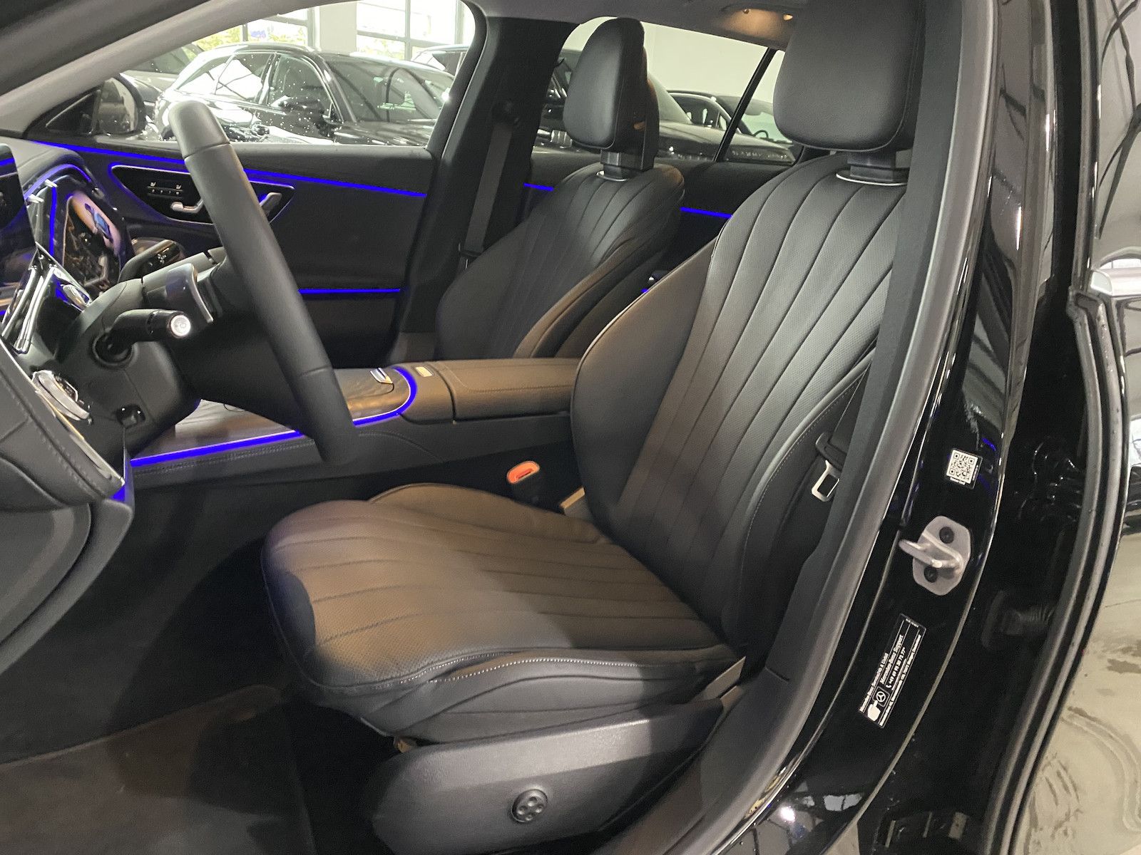 Fahrzeugabbildung Mercedes-Benz E 220 d T 4M Exclusiv/HYPER/PANO/Leder/Pano/DIS/