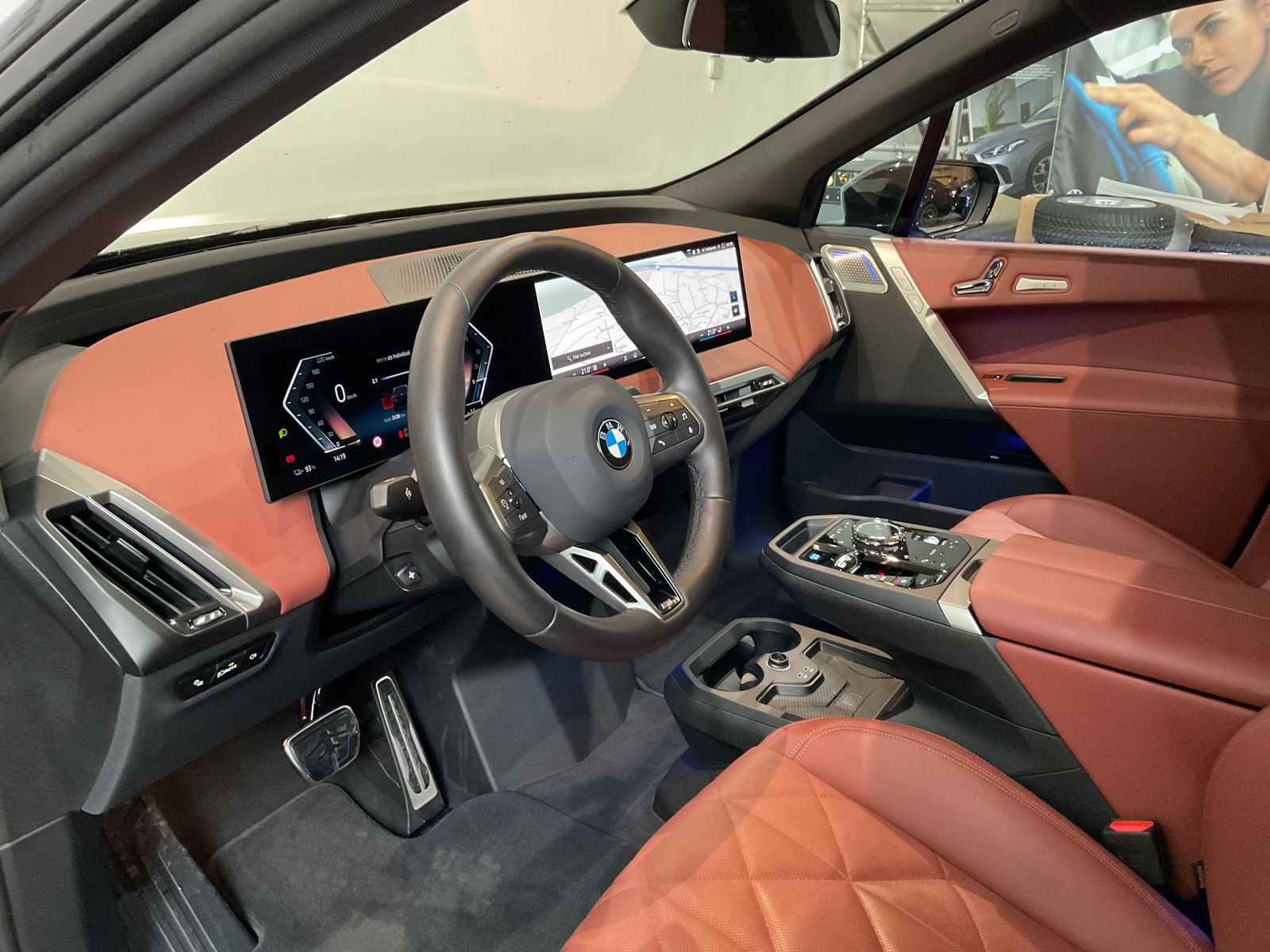 Fahrzeugabbildung BMW iX xDrive60 Sitzbelüftung vorn, Glasdach Sky Lou