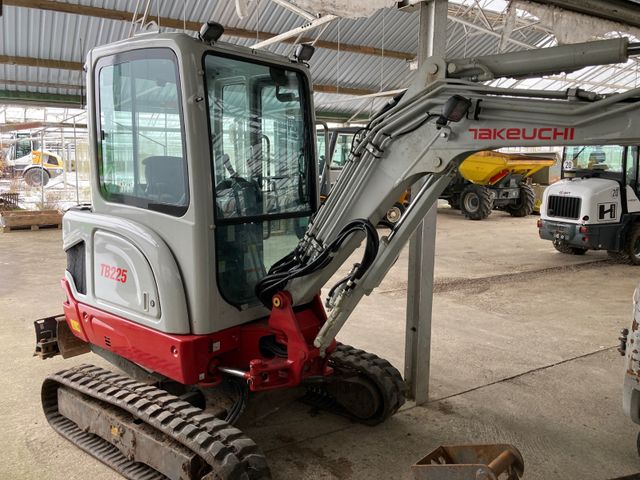 Takeuchi TB 225 V4 Taklock