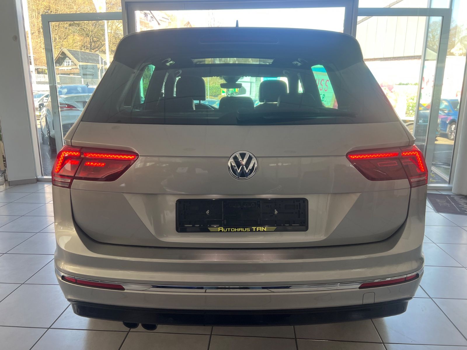 Fahrzeugabbildung Volkswagen Tiguan Highline 2.0TDI DSG 4Motion R-Line