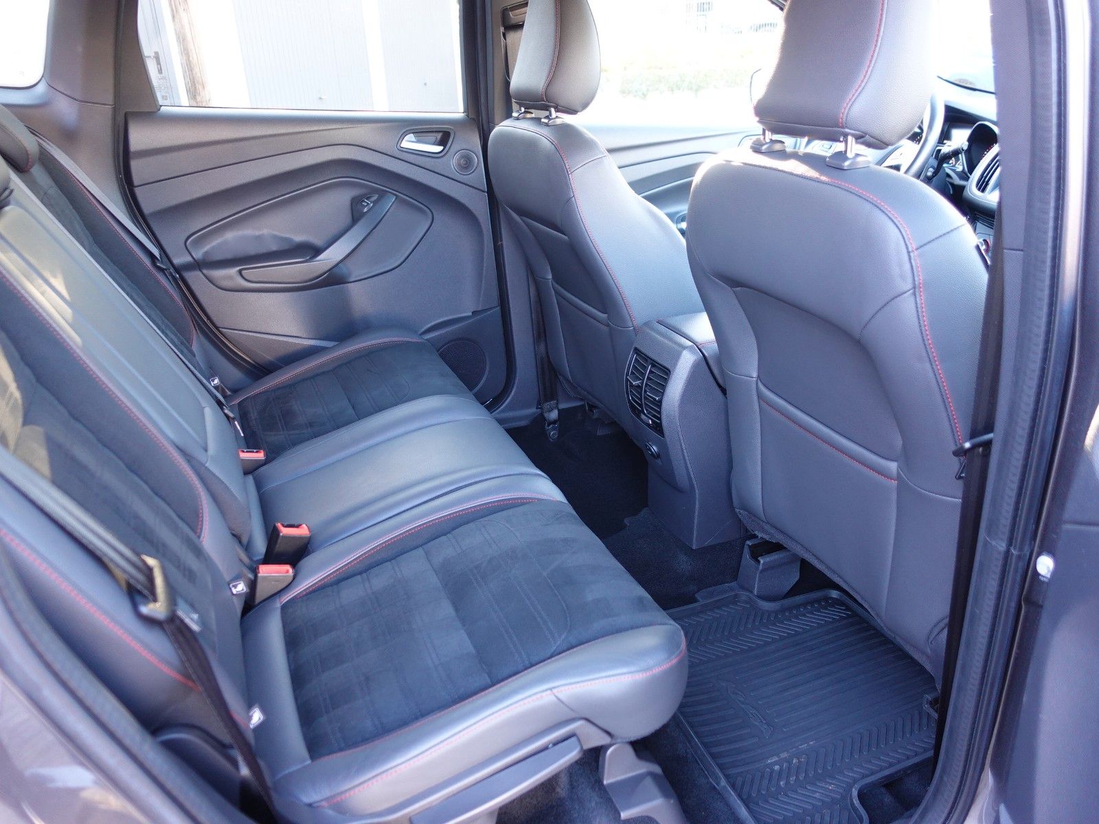 Fahrzeugabbildung Ford Kuga 1,5 EcoBoost 2x4 110kW ST-Line