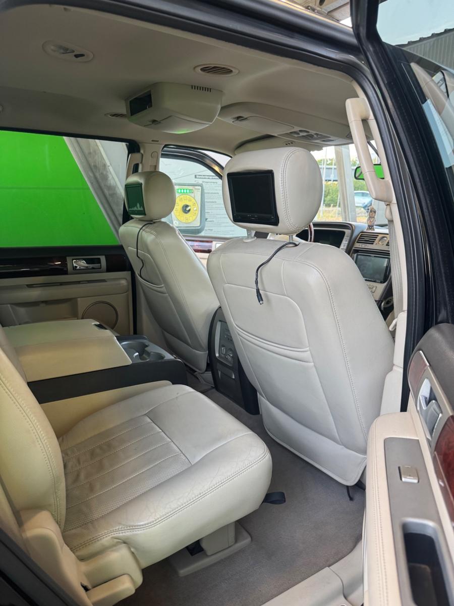 Lincoln Navigator
