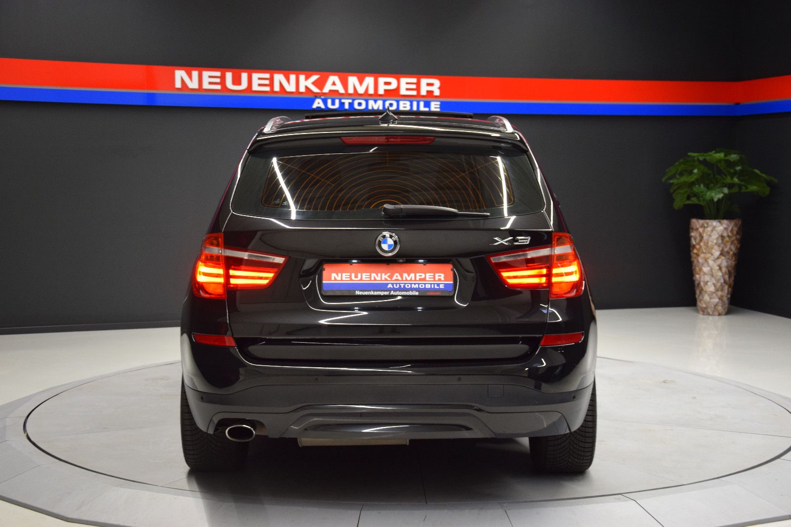 Fahrzeugabbildung BMW X3 xDrive 20d TeilLeder ACC HuD Pano Xen 360°