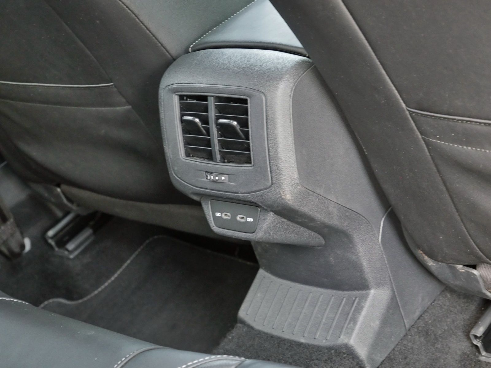 Volkswagen T-Roc - Bild 17