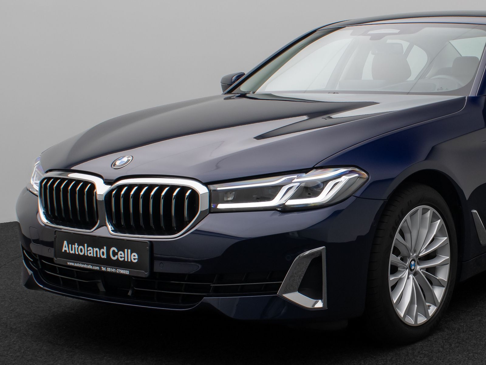Fahrzeugabbildung BMW 520d xD LuxuryLine Glasdach Kamera Laser HUD H/K