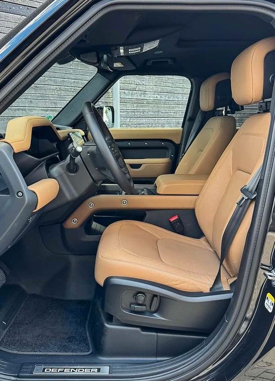 LAND-ROVER Defender 2026