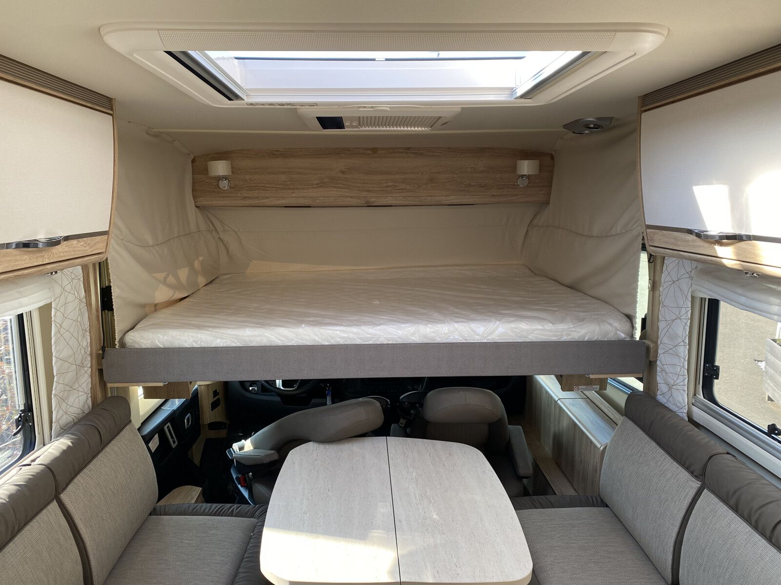 Fahrzeugabbildung Eura Mobil Integra Line IL 695 LF Mondial Plus, Autom.