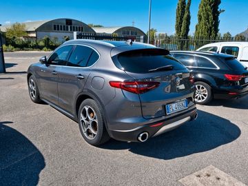 Alfa-Romeo Stelvio - 3