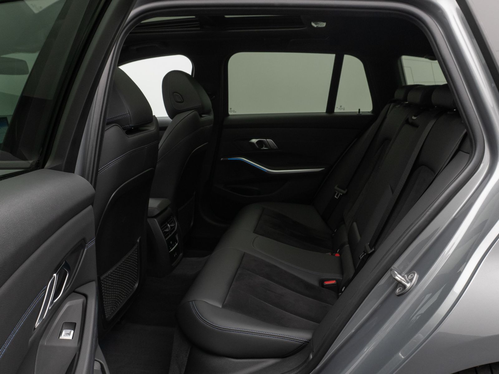 Fahrzeugabbildung BMW 330e M Sport Panorama Kamera HUD DAB HiFi AHK