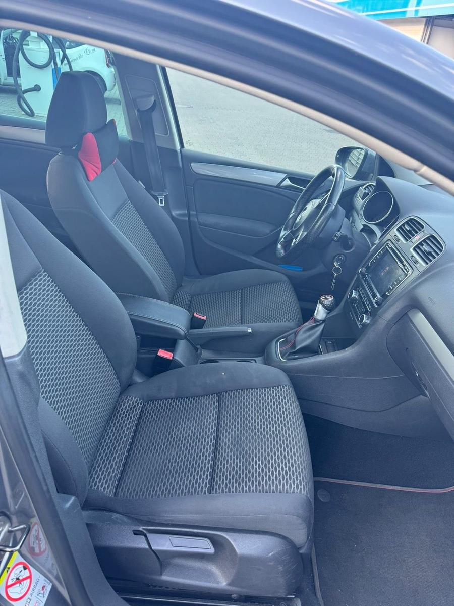 Volkswagen Golf 2010 — engine