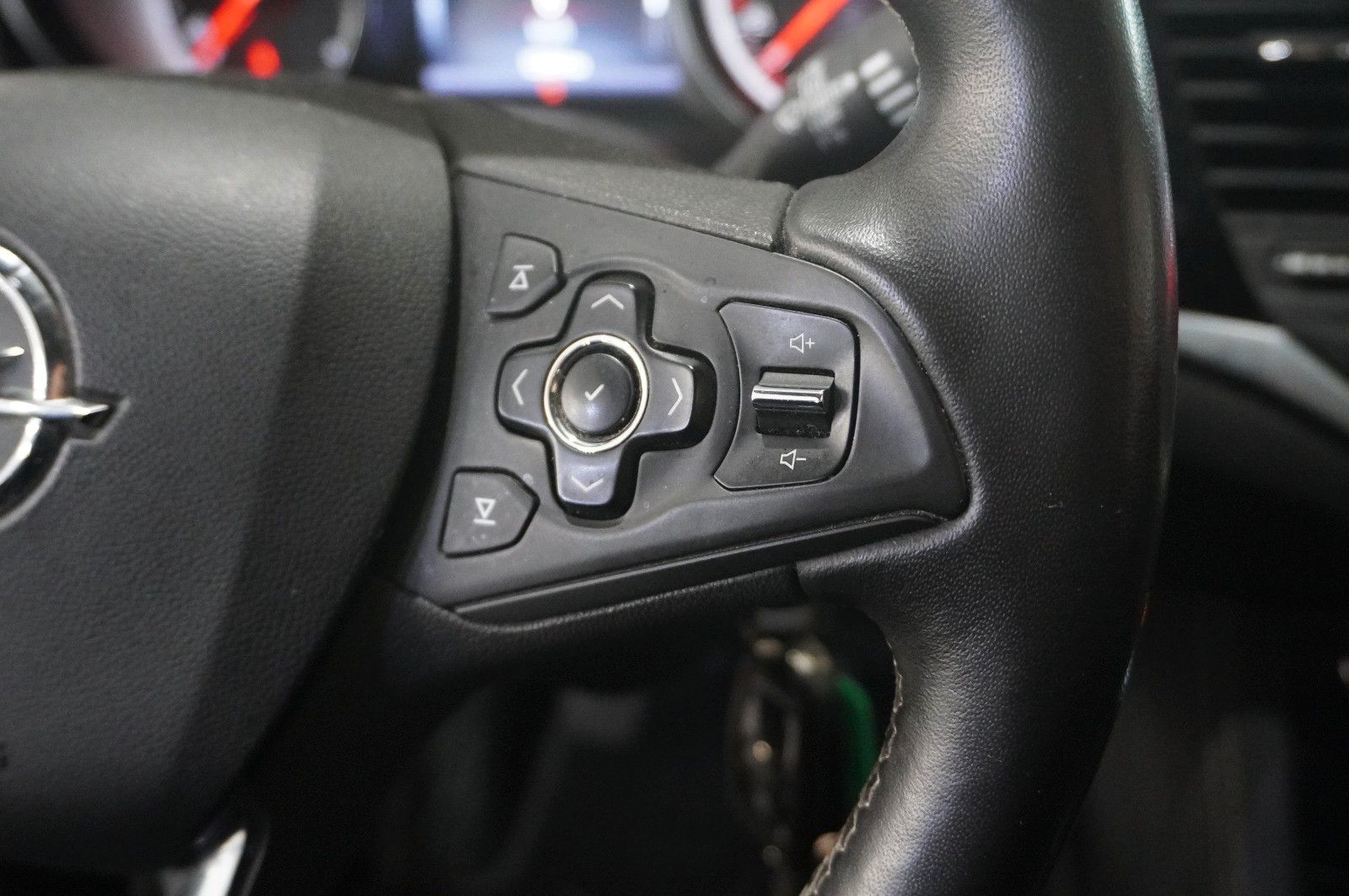 Fahrzeugabbildung Opel Astra K ST 1.4T INNOV. NAVI/LED/KAMERA/SPORT/AHK