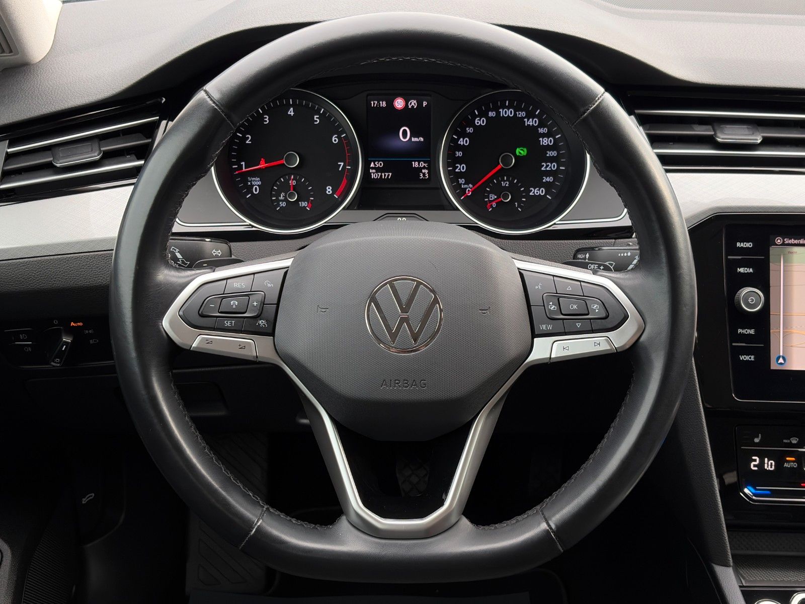 Fahrzeugabbildung Volkswagen Passat Variant 2.0 TSI Buisness Kamera LED ACC