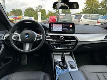 Fahrzeugabbildung BMW 520 i Limousine M Lenkrad Leder LED GSD 18"