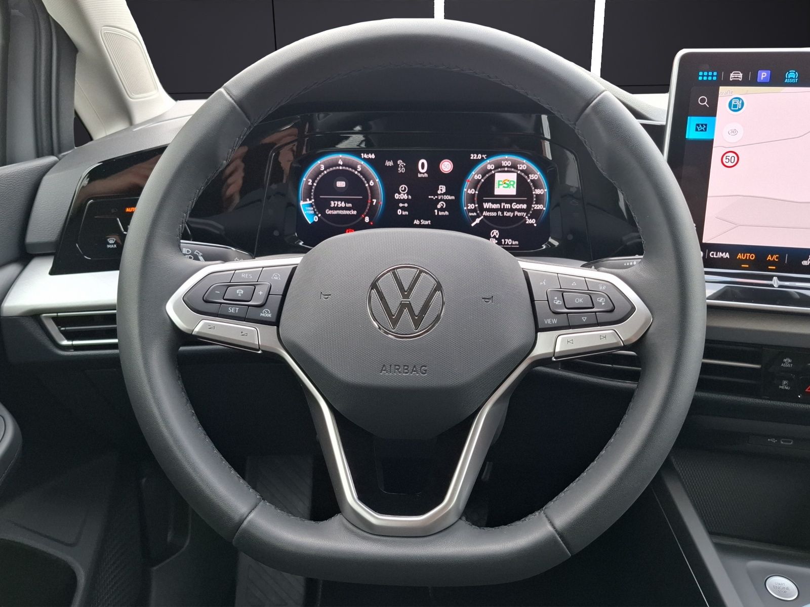 Fahrzeugabbildung Volkswagen Golf VIII TSI Life LED Navi AID ACC RFK SHZ