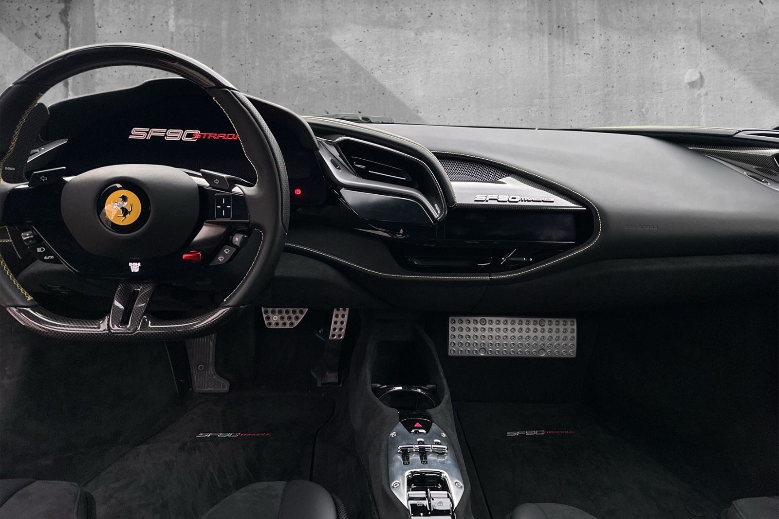 Fahrzeugabbildung Ferrari SF90 Stradale*Fiorano Paket*Full Carbon*4Punkt