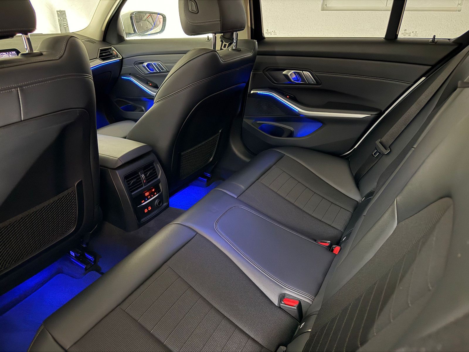 Fahrzeugabbildung BMW 320 i SPORT LINE/LED/DAB/KAMERA/VRTL COCKPIT/ACC