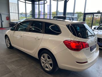 MYAUTOCENTER – Gebraucht- und Jahreswagen mit Werkstattservice in Pfaffenhofen Opel Astra J Sports Tourer Design Edition *PDC*Klima*