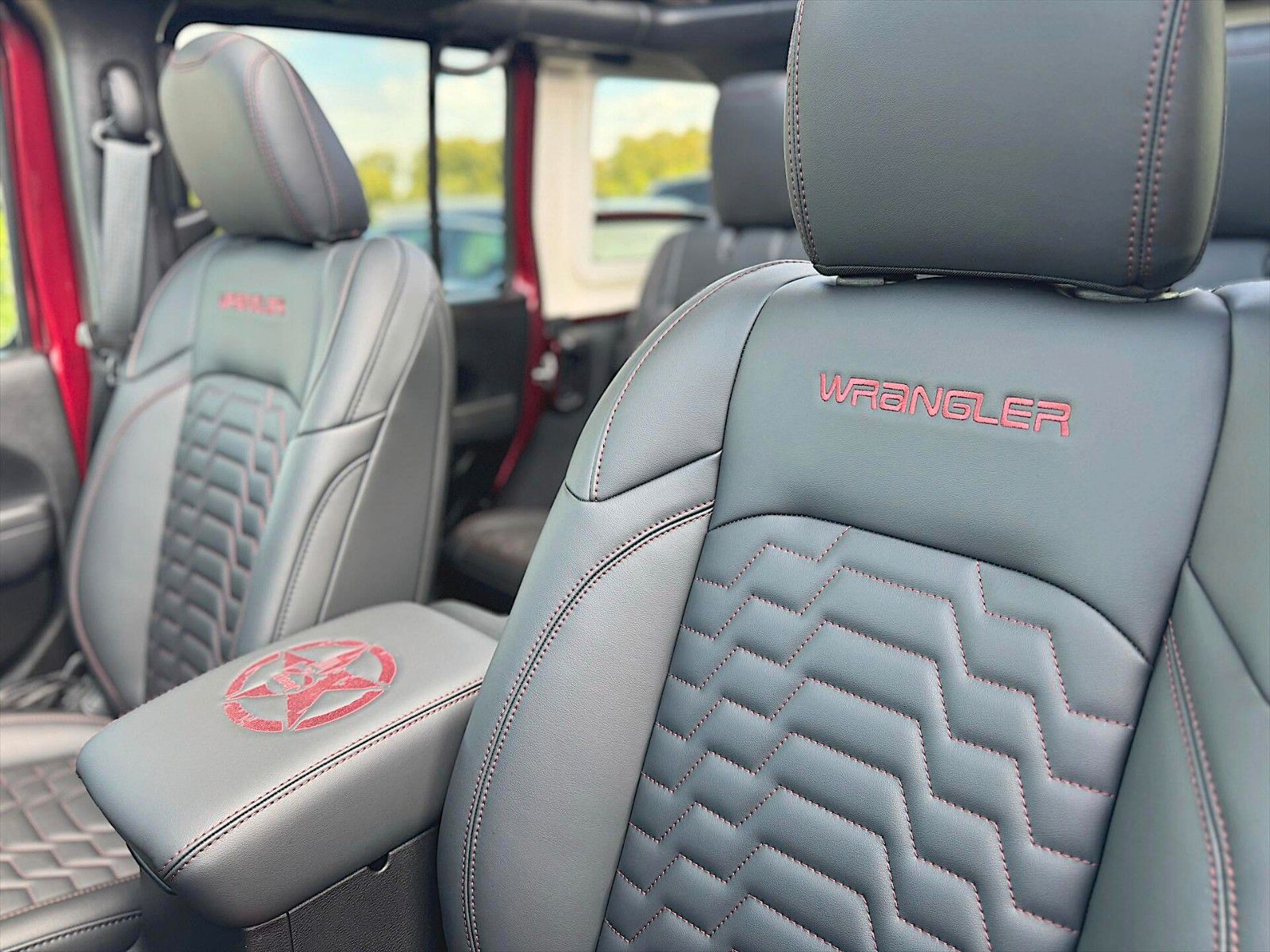 Fahrzeugabbildung Jeep Wrangler 2.0 T Unlimited SPORT S OFFROAD 4x4 19%