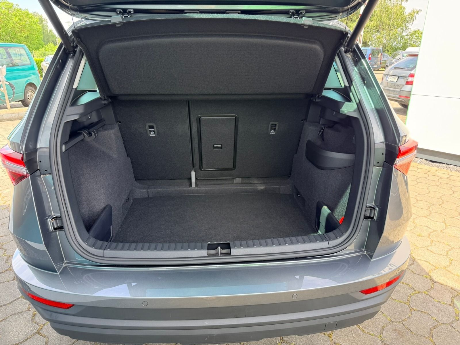 Fahrzeugabbildung SKODA Karoq Tour 115PS 6-Gang*AHK*RFK*eHeck