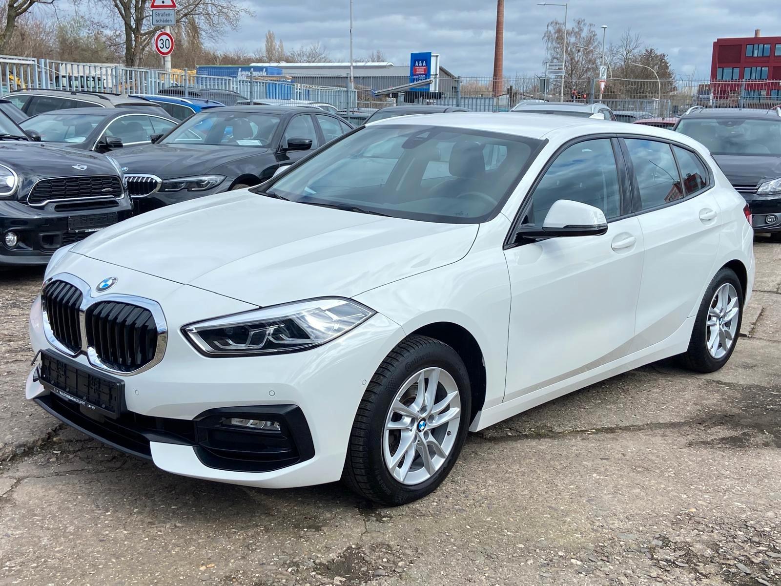 BMW 118d Sport Line LED W-LAN NAVI LEDER SHZ PDC