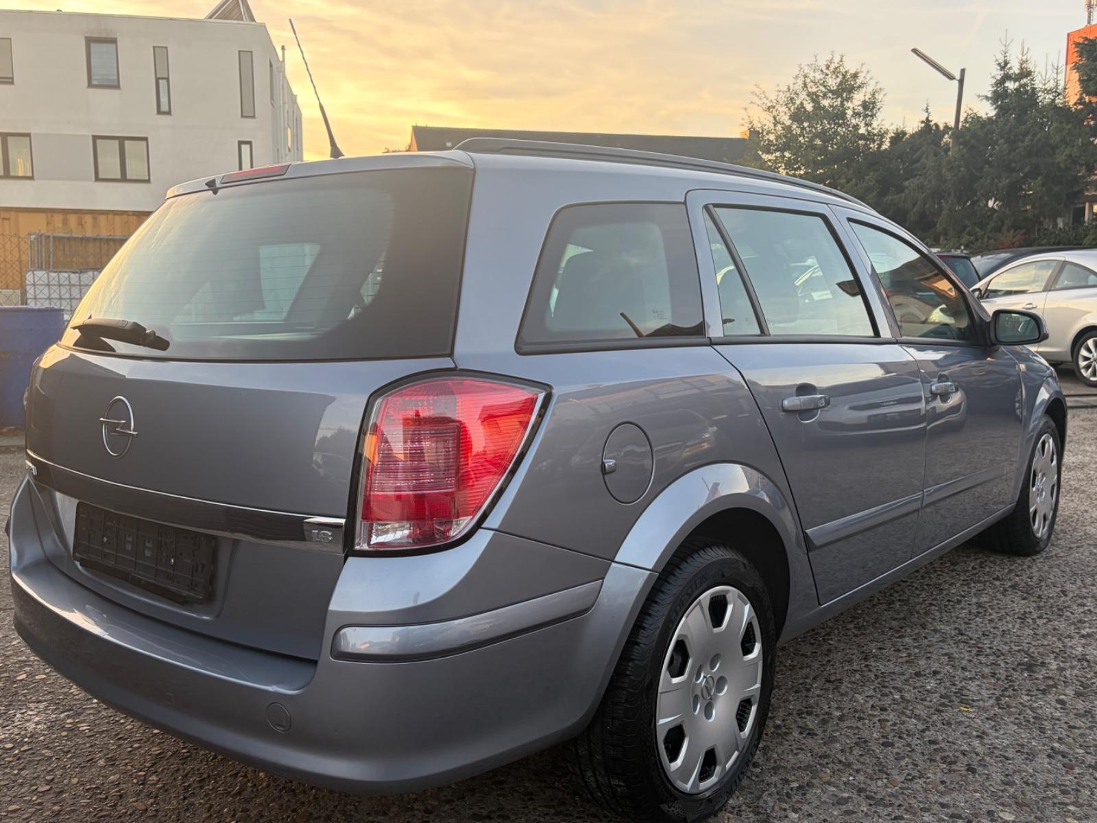 Opel Astra 2004 — photo 18