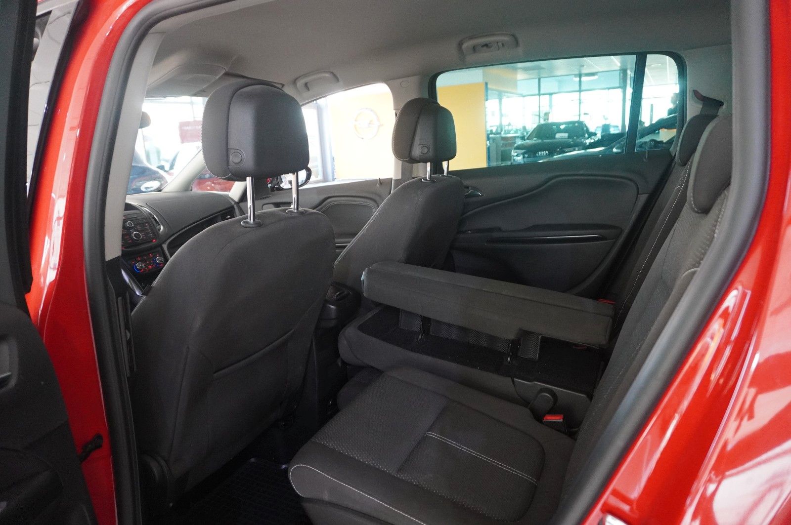 Fahrzeugabbildung Opel Zafira C Tourer 1.6T INNO. 7-SITZ NAVI/SHZ/SPORT