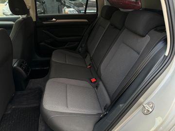 Volkswagen Passat - 12