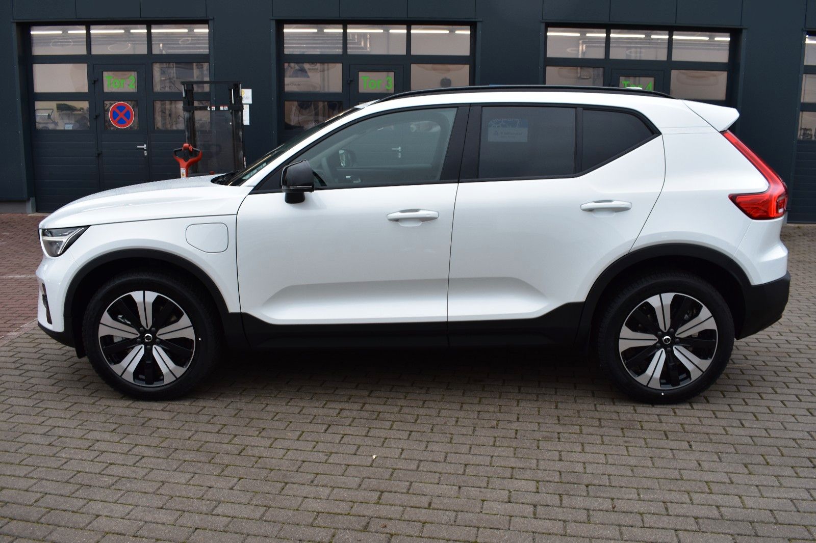 Fahrzeugabbildung Volvo XC40 T5 Recharge 2WD Plus Dark*RFK*H&K*ACC