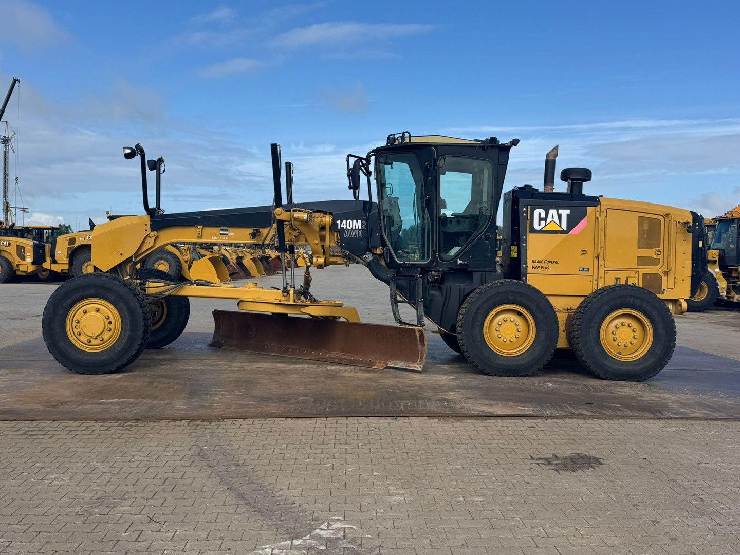 CAT 140M2 AWD