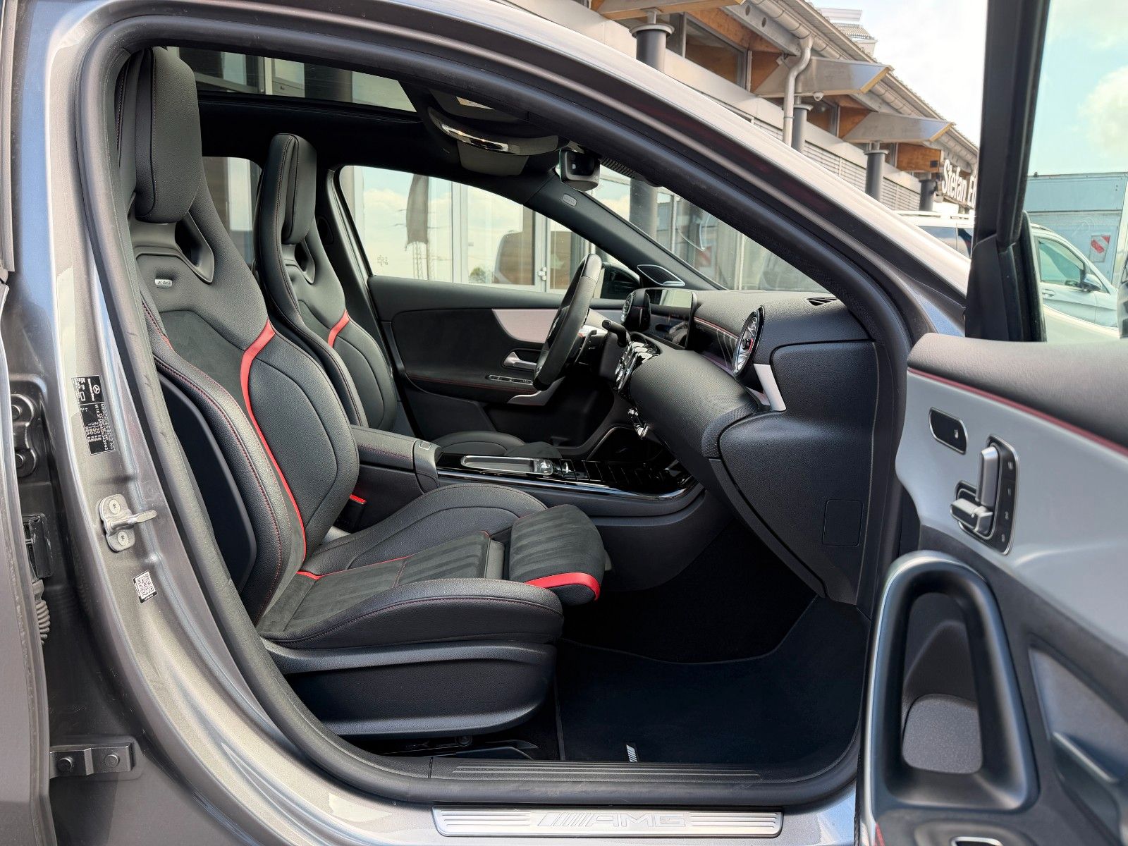 Fahrzeugabbildung Mercedes-Benz A 45 S AMG 4M AERO+PERFSITZE+BURM+PANO+360°+MBEA