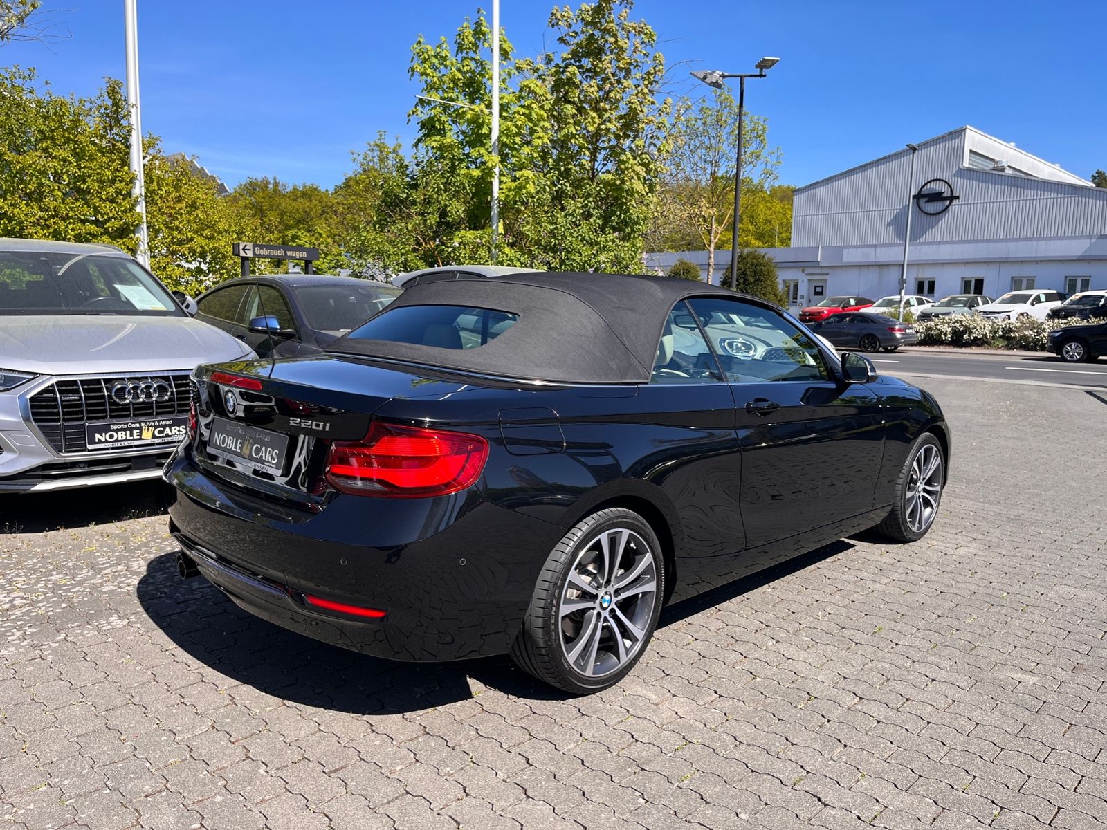 Fahrzeugabbildung BMW 220i Cabrio Sport Line H/K LEDER LED NAV SHZ 18"