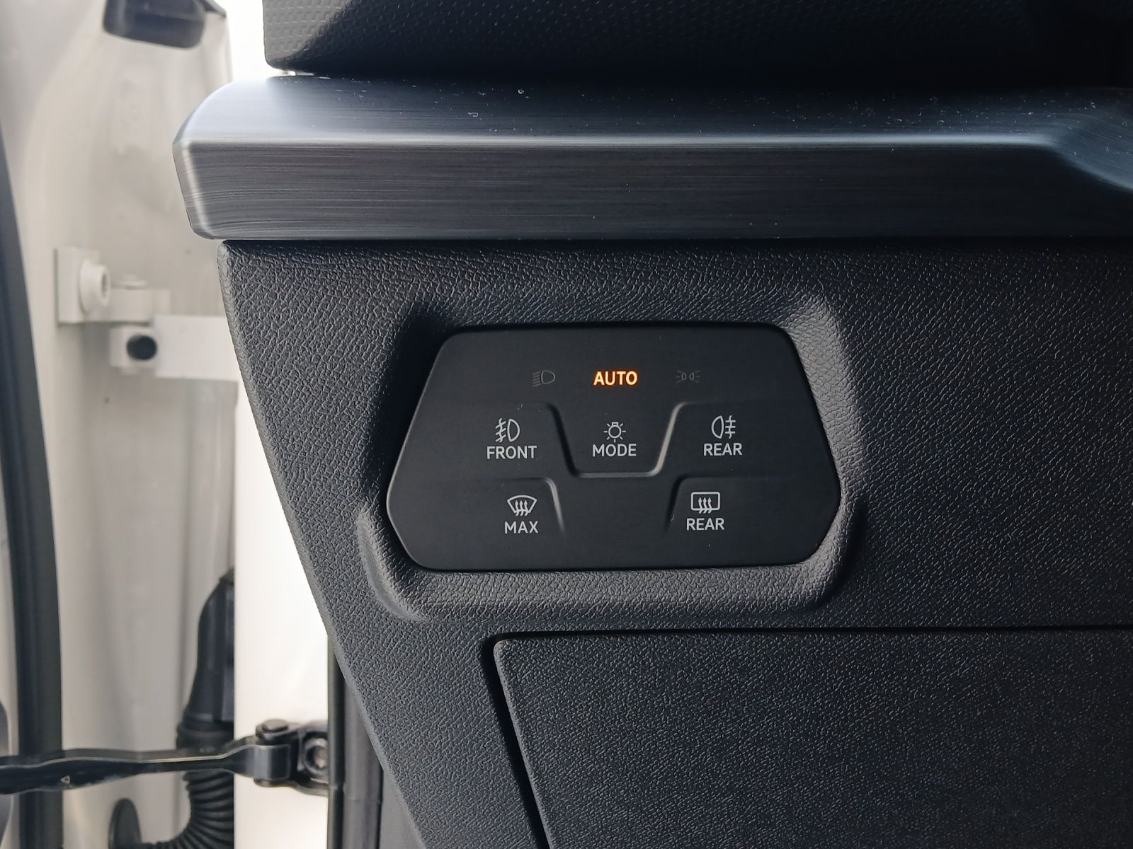 Fahrzeugabbildung CUPRA Leon ST TSI DSG LED AHK Navi Climatronic ACC RFK