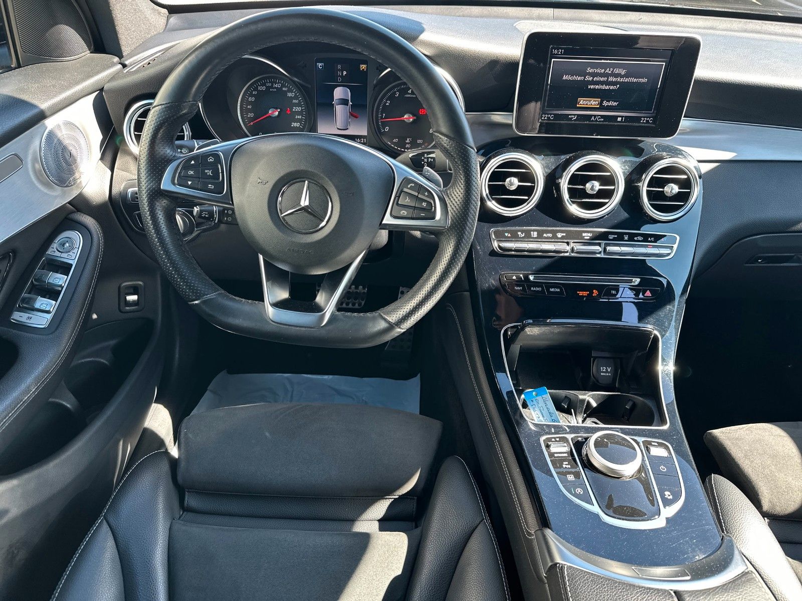 Fahrzeugabbildung Mercedes-Benz GLC 250 4MATIC Autom., ABSTANDSTEMPOMAT, PANORAM