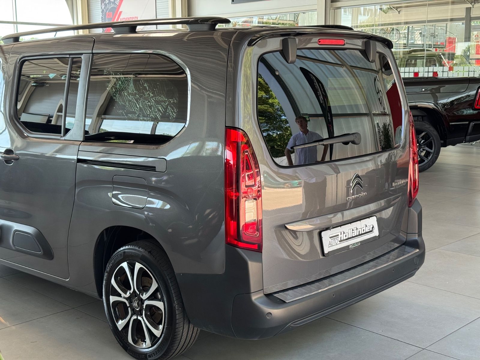 Fahrzeugabbildung Citroën Berlingo 1.5 BlueHDi 130 FAP Shine XL "Camping"