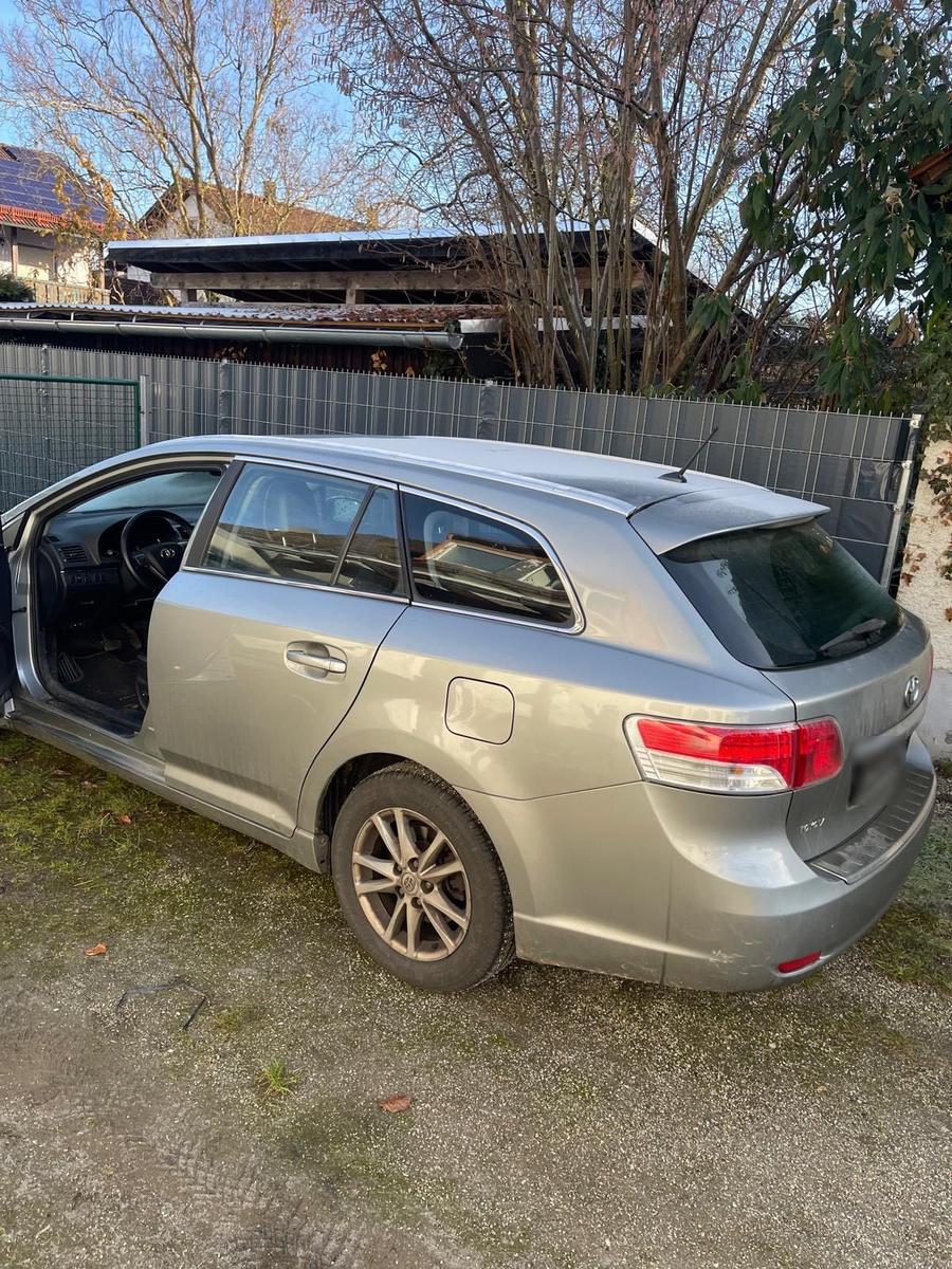 Toyota Avensis 2010 — photo 7