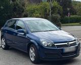 Opel Astra h 1.9 - Opel Astra aus 2006 mit Diesel-Antrieb: Limousine