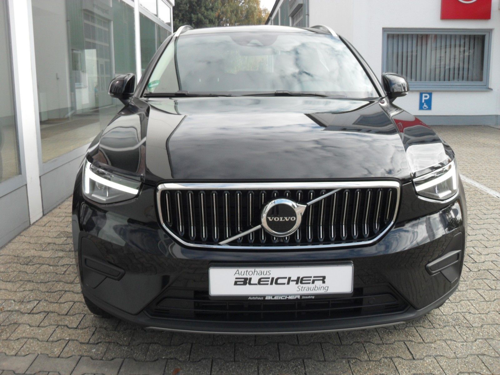 Fahrzeugabbildung Volvo XC40 T4 Essential | AHK | Navi | PDC | SH