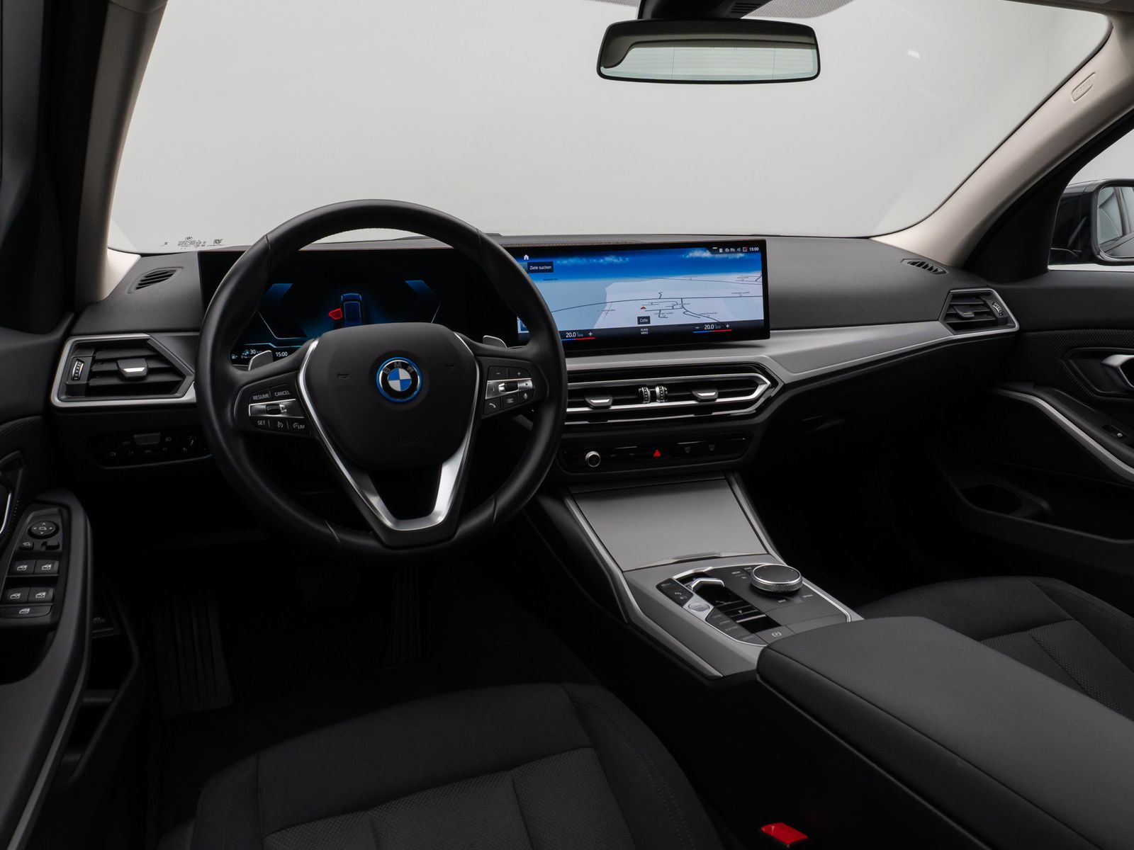 Fahrzeugabbildung BMW 330e DAB CockPit+ PDC LED Geschwindigkeitsreg