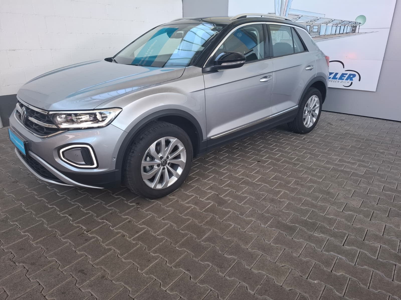 Fahrzeugabbildung Volkswagen T-Roc Style 1,5 TSI DSG +Kamera+ AHK+ ACC + Navi