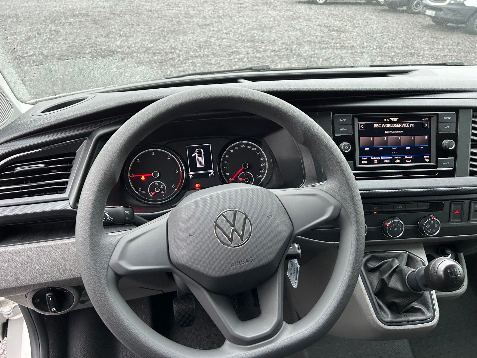 Fahrzeugabbildung Volkswagen T6.1 Transporter 2,0 TDI   Klima  Flügeltüren