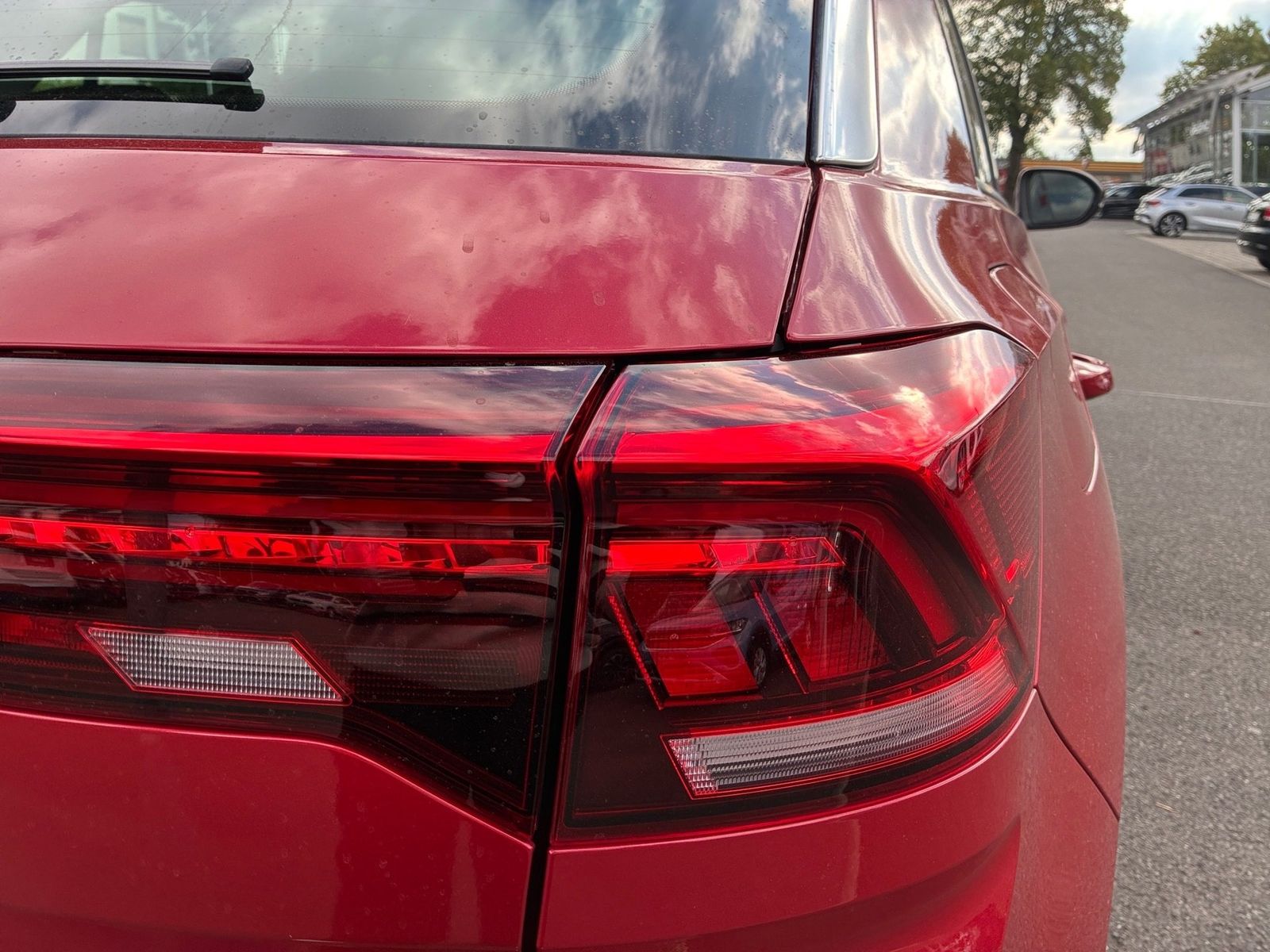 Fahrzeugabbildung Volkswagen T-Roc 1.5 TSI Life LED,Navi,PDC,SHZ,Klimaaut.,LM