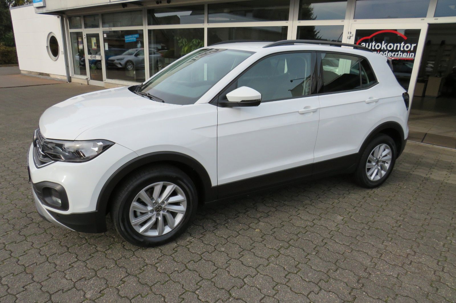 Fahrzeugabbildung Volkswagen T-Cross Life DSG PDC TELVOR SITZH. 1H.