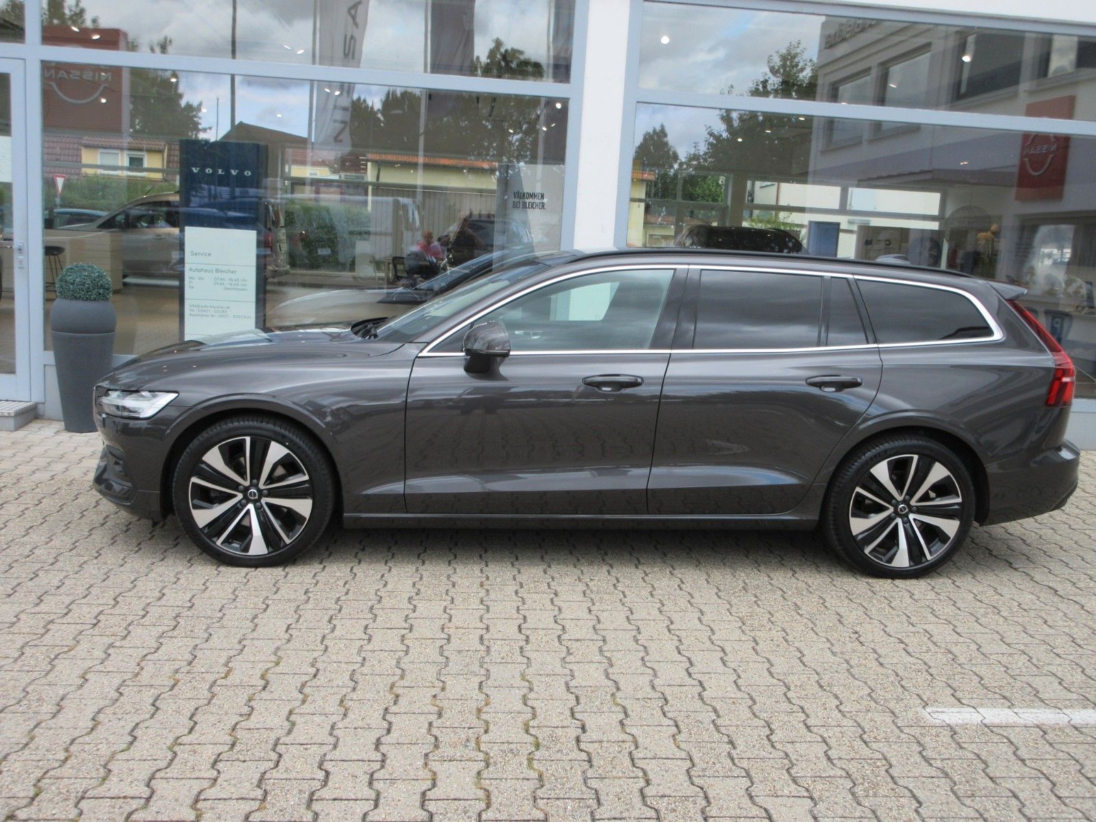 Fahrzeugabbildung Volvo V60 B4 Kombi | AHK | Memory | Kamera