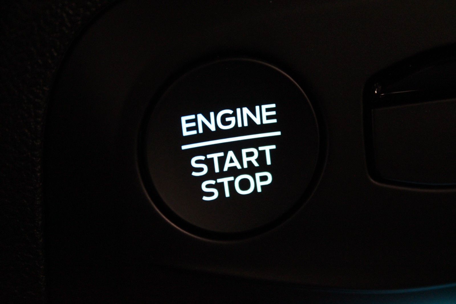 Fahrzeugabbildung Ford Focus ST-Line AHK GJR LED B&O ACC CAM SOFORT